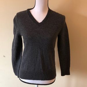 Banana Republic Gray long sleeve sweater v-neck